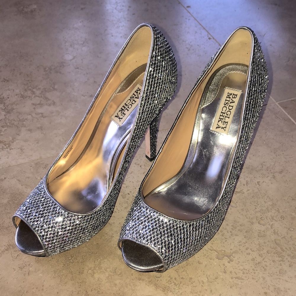 badgley mischka silver heels